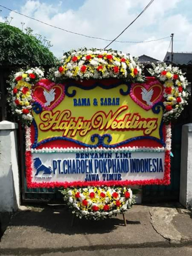 Karangan Bunga Pernikahan petuk barunai